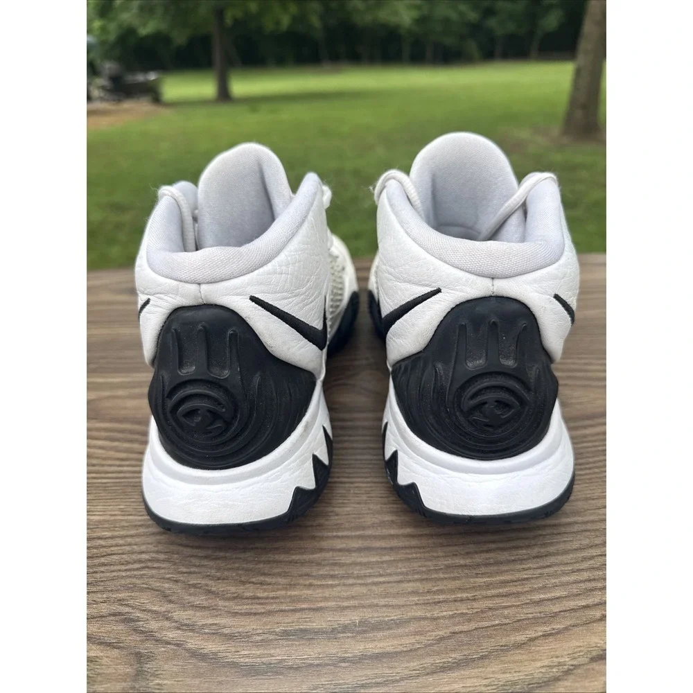 Nike Air Zoom Turbo Kyrie Irving Basketball Shoes White Men's Size 8.5 BQ4630-10